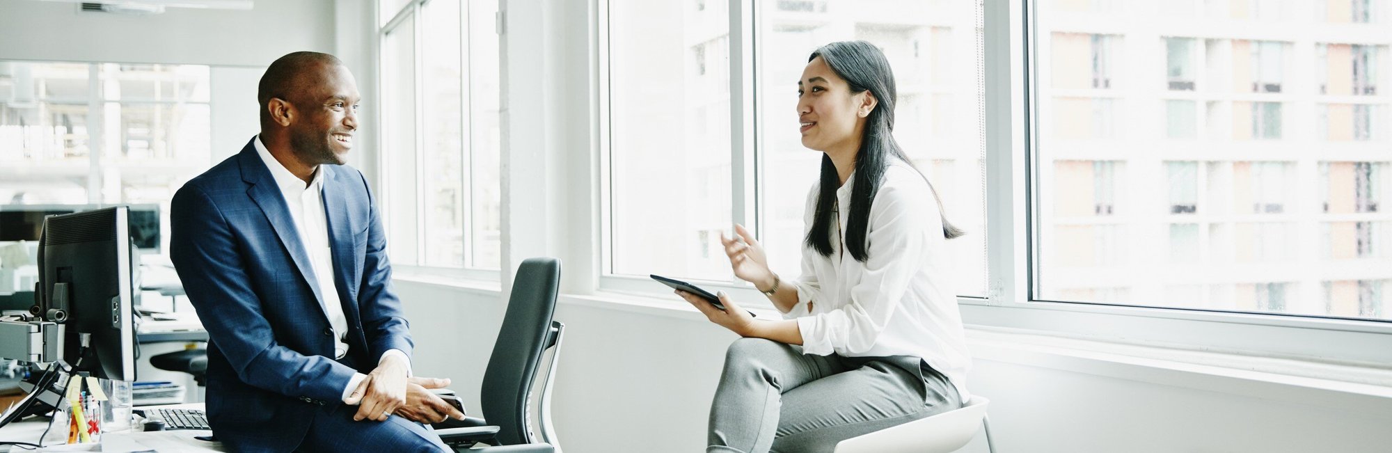 Header_Image-Picture-Talking-Colleagues-Laughing-in-Office-20210504-GLO-EN