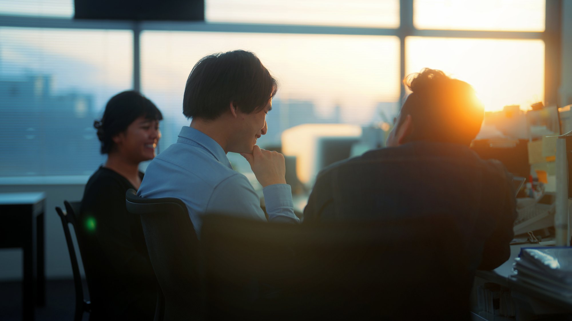 Header_IGNITE People image colleagues sitting and working together in office 20240613 GLO EN